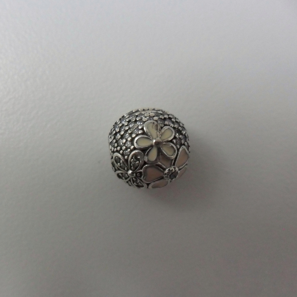 Pandora Poetic Blooms Charm